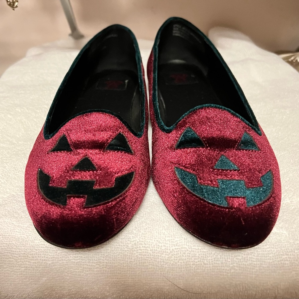 Strangecvlt Jack O Lantern Pumpkin Burgundy Velvet flats